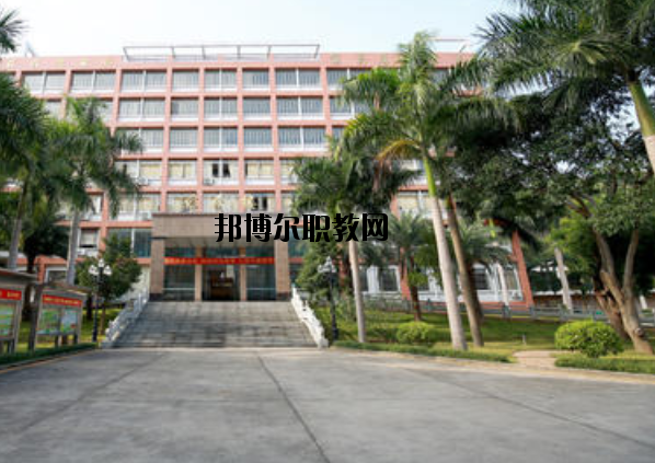 重慶華陽技工學(xué)校2020年報名條件、招生要求、招生對象