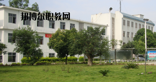 合山職業(yè)技術學校2020年報名條件、招生要求、招生對象
