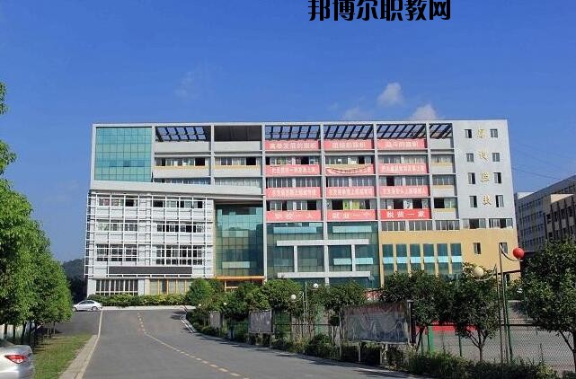 遵義博導(dǎo)網(wǎng)絡(luò)職業(yè)技術(shù)學(xué)校2020年報(bào)名條件、招生要求、招生對(duì)象