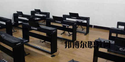 酒泉農(nóng)墾技工學(xué)校2020年報(bào)名條件、招生要求、招生對(duì)象