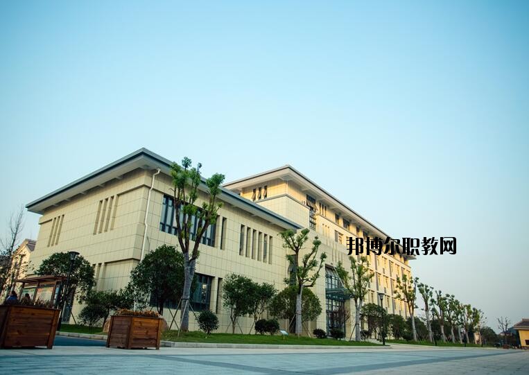 龍游縣職業(yè)技術學校2020年報名條件、招生要求、招生對象