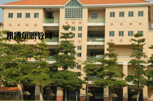 東莞商業(yè)學(xué)校2020年報名條件、招生要求、招生對象