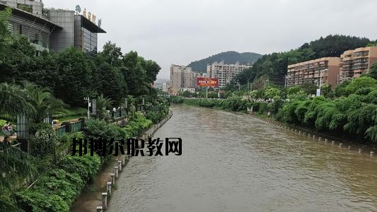 貴陽長征職業(yè)技術(shù)學(xué)校2020年報(bào)名條件、招生要求、招生對(duì)象
