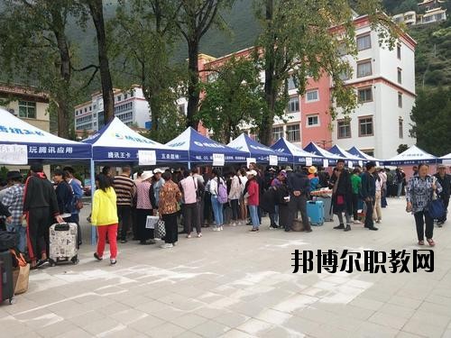 阿壩衛(wèi)生學校2020年報名條件、招生要求、招生對象