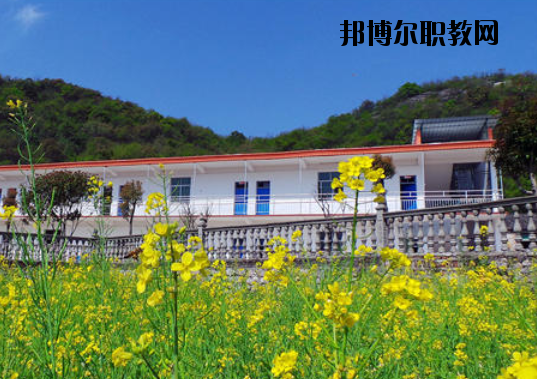 景德鎮(zhèn)傳統(tǒng)文化職業(yè)學(xué)校2020年報名條件、招生要求、招生對象