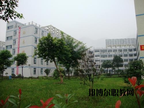 四川筠連職業(yè)技術(shù)學(xué)校2020年報(bào)名條件、招生要求、招生對(duì)象