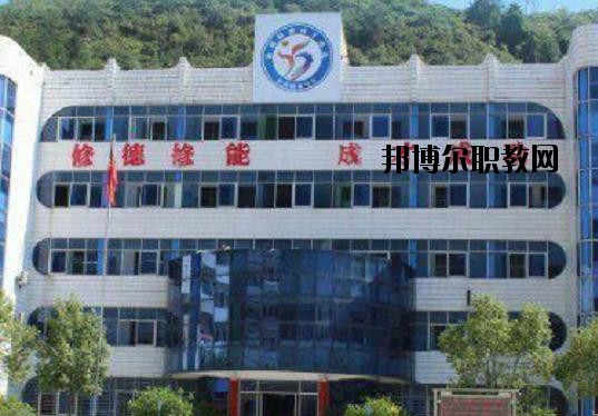 保康職教中心學(xué)校2020年報(bào)名條件、招生要求、招生對(duì)象