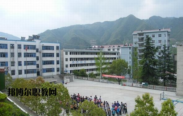 保康職教中心學校2020年招生辦聯(lián)系電話