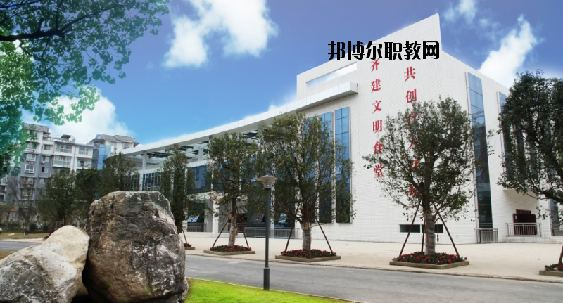 四川服裝藝術(shù)學(xué)校2020年報名條件、招生要求、招生對象
