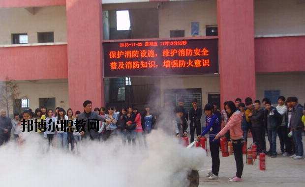 當(dāng)同學(xué)們對一所學(xué)校感興趣的時候，一般會通過怎樣的方式來了解這所學(xué)校的相關(guān)信息呢?相信很多的同學(xué)都會選擇通過上網(wǎng)查詢的方式來對學(xué)校信息進(jìn)行了解，可是有的時候網(wǎng)上有的學(xué)校信息并不全面，一些招生信息同學(xué)們只能通過撥打?qū)W校招生電話進(jìn)行了解。  上饒中等職業(yè)學(xué)校招生電話：0793-8629088  上饒中等職業(yè)學(xué)校郵箱：srdzgy@jxedu.gov.cn  上饒中等職業(yè)學(xué)校簡介 上饒中等職業(yè)學(xué)校創(chuàng)辦于1998年，是經(jīng)市教育局98[131]號文件和省教[2000]018號文件批準(zhǔn)的全日制職業(yè)中專學(xué)?！，F(xiàn)有專業(yè)十個，在籍學(xué)生1200余人，專職教師60多名，學(xué)校秉承“勤學(xué)、奮進(jìn)、友愛、創(chuàng)新”的校訓(xùn)，以教學(xué)管理嚴(yán)格，封閉式軍事化管理為特色。全體員工克盡職守，愛崗敬業(yè)，用心工作，真心服務(wù)。十五年來培育了數(shù)8000余名技術(shù)人才，受到市委、市政府和用人單位的充分肯定。  上饒中等職業(yè)學(xué)校就業(yè)優(yōu)勢 學(xué)校畢業(yè)的學(xué)生都通過學(xué)校一系列的考核，有過硬的動手能力和理論知識，能確保各專業(yè)的畢業(yè)生基本上專業(yè)對口的就業(yè)上崗，并受到用人單位一致好證，畢業(yè)業(yè)供不應(yīng)求。就業(yè)率一真位居全市前列，被省教育廳授予“江西省中等職業(yè)學(xué)校就業(yè)先進(jìn)單位”。  小編總結(jié) 有的時候，網(wǎng)上有的只是關(guān)于學(xué)校的辦學(xué)條件介紹，而對于學(xué)校當(dāng)年招生政策的信息介紹卻不多。因此，小編建議，為了同學(xué)們可以更順利地報考，接下來可以通過撥打招生電話的方式先對學(xué)校的招生政策做一個詳細(xì)的了解。