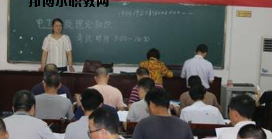 百色右江區(qū)職業(yè)技術(shù)學(xué)校2020年報(bào)名條件、招生要求、招生對(duì)象