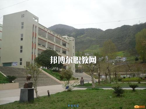 西昌交通技工學(xué)校2020年報名條件、招生要求、招生對象