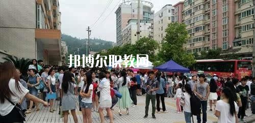 巴中市巴州區(qū)化成職業(yè)2020年報(bào)名條件、招生要求、招生對(duì)象