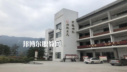 四川省巴中市職業(yè)中學(xué)2020年報名條件、招生要求、招生對象