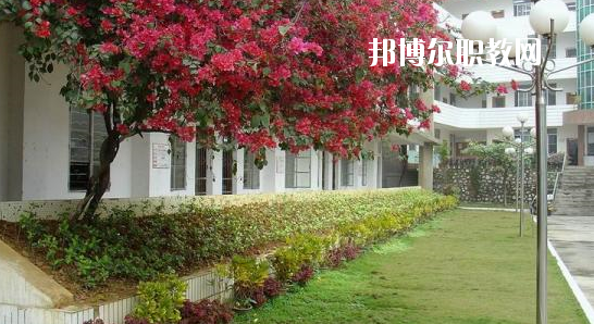廣西輕工技師學(xué)院2020年報名條件、招生要求、招生對象