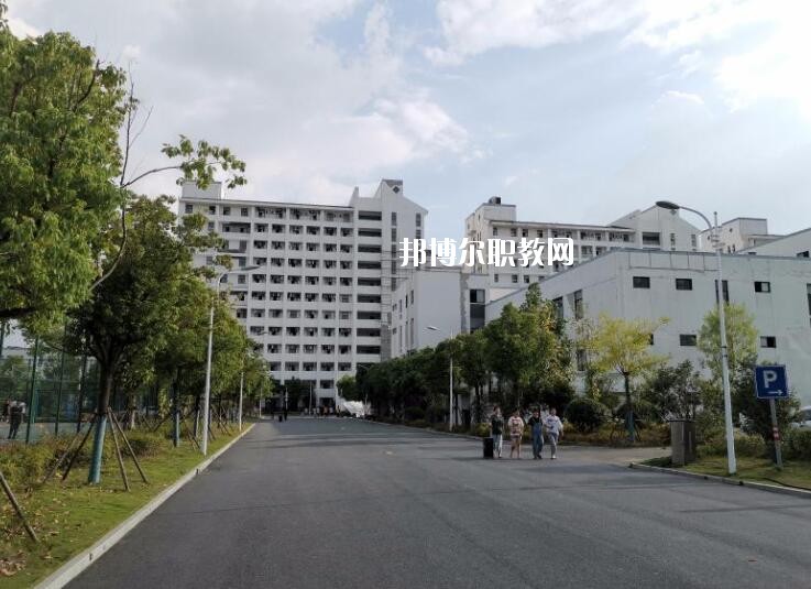 合肥經(jīng)貿(mào)旅游學校2020年報名條件、招生要求、招生對象