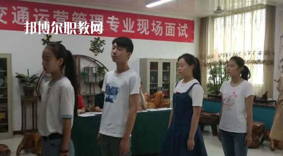 問(wèn)：蘭州紅古區(qū)職教中心怎么樣、好不好?  答：紅古區(qū)職業(yè)教育中心是一所以培養(yǎng)實(shí)用技術(shù)人才為特點(diǎn)的公辦學(xué)校，地處蘭州市紅古區(qū)政府所在地海石灣。中心始終堅(jiān)持以服務(wù)為宗旨，以就業(yè)為導(dǎo)向的辦學(xué)方針，面向市場(chǎng)開辦專業(yè)。學(xué)校擁有設(shè)施先進(jìn)、配備精良的汽修、鉗工、電子、鋼琴、舞蹈、美術(shù)、計(jì)算機(jī)等實(shí)訓(xùn)室。近年來(lái)學(xué)校教育教學(xué)質(zhì)量穩(wěn)步提高,連續(xù)三年獲得蘭州市中職學(xué)校教育教學(xué)質(zhì)暈優(yōu)秀獎(jiǎng)。  蘭州紅古區(qū)職教中心升學(xué) 我校分別與蘭州職業(yè)技術(shù)學(xué)院、白銀礦治職業(yè)技術(shù)學(xué)院、甘肅林業(yè)職業(yè)技術(shù)學(xué)院、平?jīng)雎殬I(yè)技術(shù)學(xué)院、甘肅畜牧工程職業(yè)技術(shù)學(xué)院簽訂了中高職一體化聯(lián)合辦學(xué)協(xié)議，學(xué)生在校學(xué)習(xí)兩年，參加高校轉(zhuǎn)段測(cè)試，成績(jī)合格升入聯(lián)辦高校學(xué)習(xí)三年，畢業(yè)后發(fā)放國(guó)家承認(rèn)(統(tǒng)招)的畢業(yè)證書。  蘭州紅古區(qū)職教中心設(shè)施 設(shè)有計(jì)算機(jī)實(shí)訓(xùn)室3個(gè)，共計(jì)計(jì)算機(jī)百余臺(tái)，開通了校園網(wǎng)、電信光纖接入互聯(lián)網(wǎng)，并建成了獨(dú)立域名的校園網(wǎng)站。學(xué)習(xí)有普通機(jī)床車間、數(shù)控實(shí)訓(xùn)室、車工實(shí)訓(xùn)室、電子電工實(shí)訓(xùn)室、家電整機(jī)實(shí)訓(xùn)室、器材室，兩個(gè)面積130平方米的舞蹈實(shí)訓(xùn)室和兩個(gè)美術(shù)創(chuàng)作室。  蘭州紅古區(qū)職教中心拓展閱讀 為了使職業(yè)教育穩(wěn)步發(fā)展，學(xué)校實(shí)行了“校校合作”、“校企合作”、“工學(xué)結(jié)合”的辦學(xué)模式，在經(jīng)濟(jì)發(fā)達(dá)地區(qū)全力打造就業(yè)實(shí)習(xí)基地，安排畢業(yè)生在上海、南京、安徽、蘇州等地區(qū)就業(yè)。為了培養(yǎng)學(xué)生的就業(yè)能力，開展了學(xué)生以社會(huì)實(shí)踐為主，旨在增強(qiáng)學(xué)生提前了解企業(yè)生產(chǎn)、管理、工作強(qiáng)度等為內(nèi)容的“工學(xué)結(jié)合”活動(dòng)，收到了良好的效果。“工學(xué)結(jié)合”實(shí)踐活動(dòng)解決了困難家庭學(xué)生上學(xué)難的問(wèn)題。  在學(xué)校的時(shí)光是很有限的，你要懂得珍惜。不僅僅在學(xué)業(yè)上有所提升，也要不斷的提升個(gè)人的魅力，社會(huì)是一個(gè)需要有能力有遠(yuǎn)見人才的體系，如果你有目標(biāo)和理想，也會(huì)更加的有學(xué)習(xí)的動(dòng)力，對(duì)企業(yè)來(lái)說(shuō)，有主見的人才更受人歡迎。
