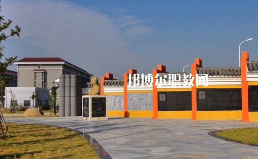 安徽黃梅戲藝術(shù)職業(yè)學(xué)院(中專(zhuān)部)2021年招生辦聯(lián)系電話