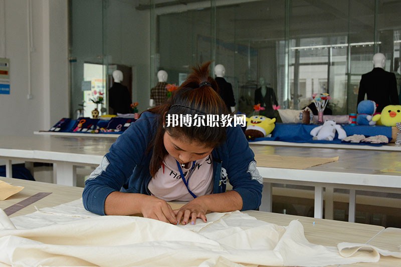 惠水中等職業(yè)學(xué)校2021年招生辦聯(lián)系電話(huà)