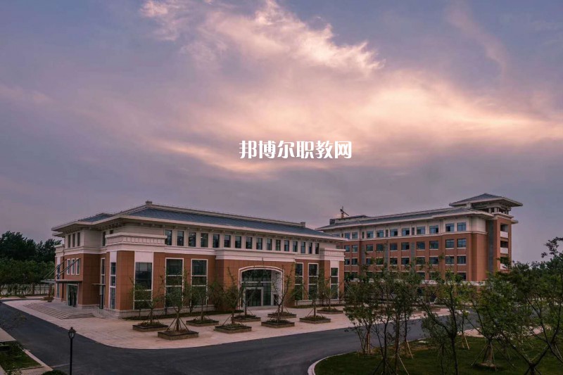 四川2021年讀中專學(xué)?？梢钥即髮W(xué)嗎