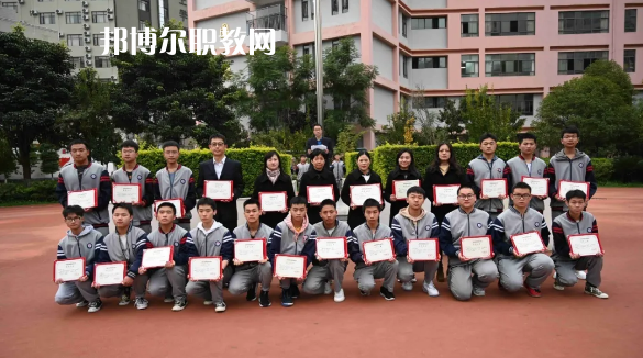 昆明盤龍職業(yè)高級中學(xué)2021年報(bào)名條件、招生要求、招生對象