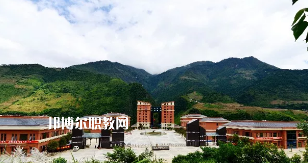 迪慶州民族中等專業(yè)學(xué)校2021年報(bào)名條件、招生要求、招生對(duì)象
