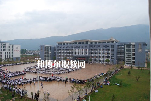 麗江民族中等專業(yè)學校2021年學費、收費多少
