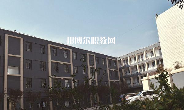 云南冶金高級技工學(xué)校2021年學(xué)費(fèi)。收費(fèi)多少