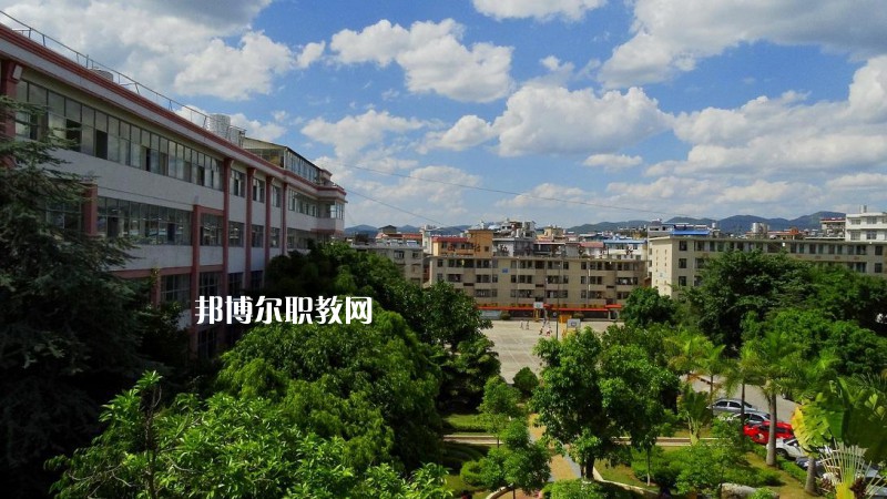 思茅衛(wèi)生學(xué)校2021年報(bào)名條件、招生要求、招生對(duì)象
