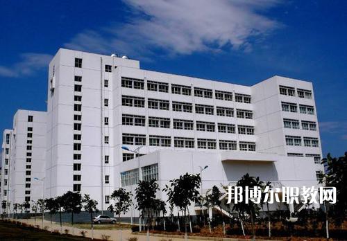 大理衛(wèi)生學(xué)校2021年報(bào)名條件、招生要求、招生對(duì)象