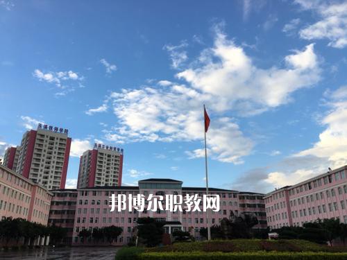 玉溪工業(yè)財貿(mào)學校2021年學費。收費多少