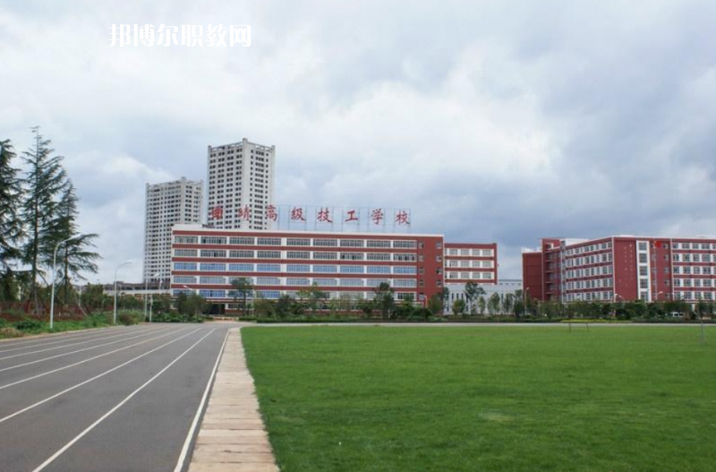 曲靖技工學(xué)校2021年報(bào)名條件、招生對(duì)象