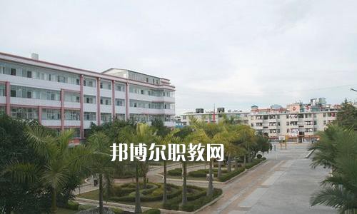 云南省普洱衛(wèi)生學(xué)校2021年學(xué)費(fèi)、收費(fèi)多少