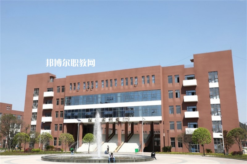 重慶機(jī)電工業(yè)學(xué)校2022年學(xué)費(fèi)、收費(fèi)多少 