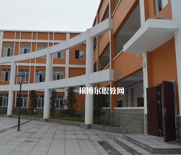 黔南州技工學(xué)校2022年報(bào)名條件、招生要求、招生對(duì)象