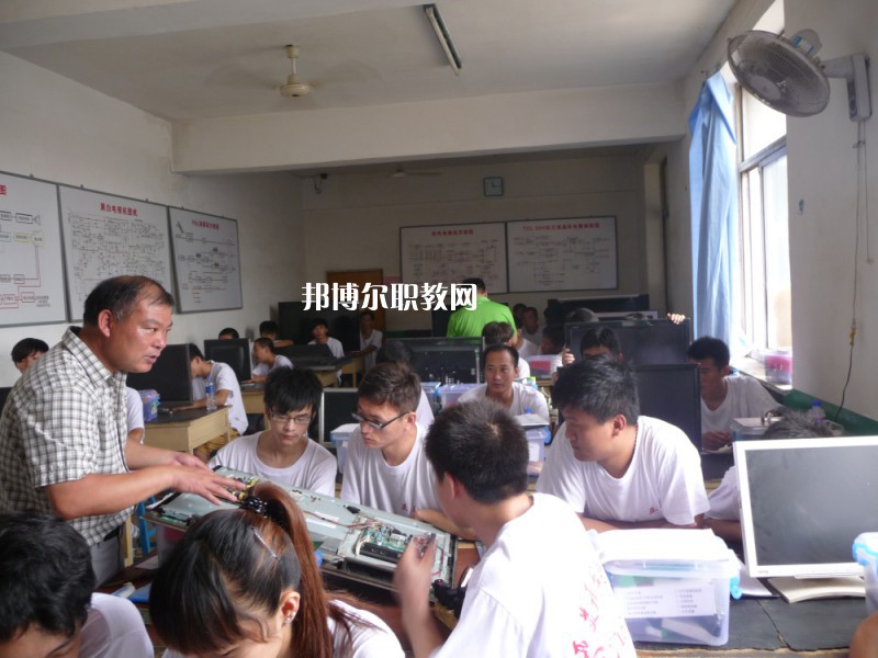 蘭州電子工業(yè)學(xué)校2022年學(xué)費(fèi)、收費(fèi)多少