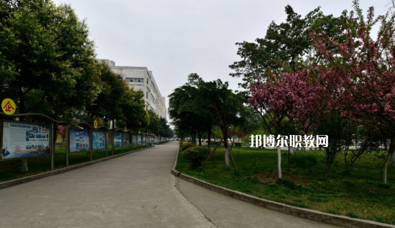 四川省廣漢市職業(yè)中專學(xué)校怎么樣、還不好