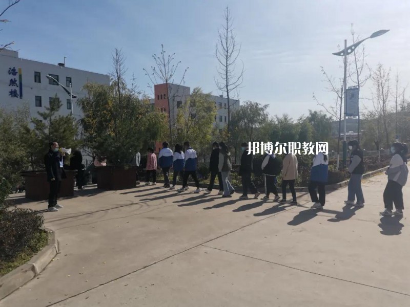 華亭職業(yè)教育中心2022年學(xué)費(fèi)、收費(fèi)多少