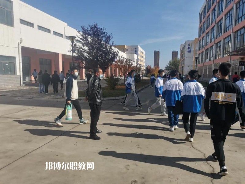 華亭職業(yè)教育中心2022年報名條件、招生要求、招生對象