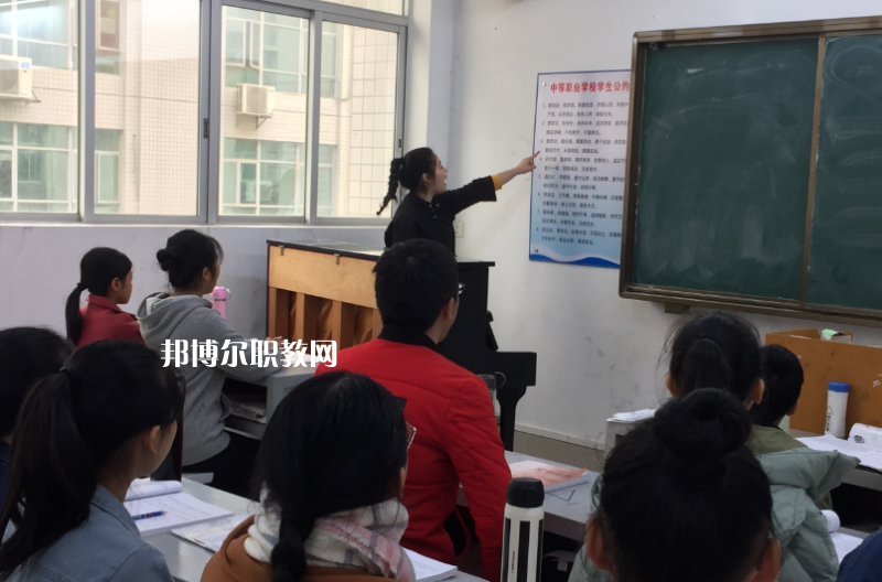 汕頭文化藝術(shù)學(xué)校2022年報(bào)名條件、招生要求、招生對象