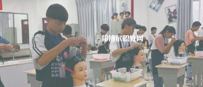 都勻工商管理學(xué)校2022年學(xué)費、收費多少