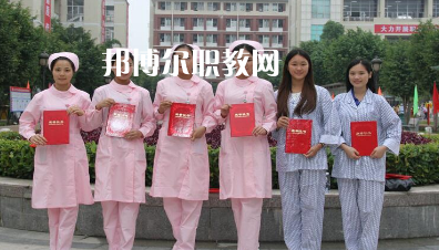 廉江市衛(wèi)生職業(yè)技術(shù)學(xué)校2022年報(bào)名條件、招生要求、招生對象