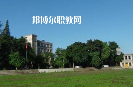 瀘州職業(yè)技術學校2022年報名條件、招生要求、招生對象