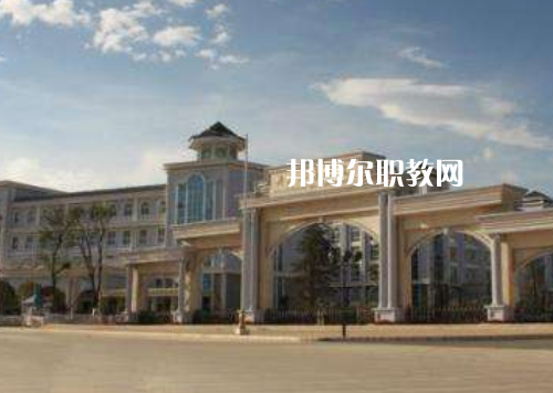 重慶商務(wù)高級技工學(xué)校2022年報名條件、招生要求、招生對象