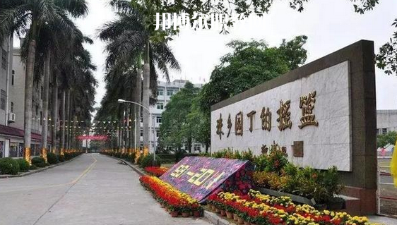 欽州合浦師范學(xué)校2022年報名條件、招生要求、招生對象