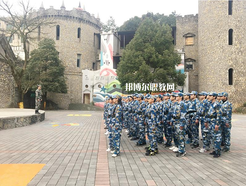 重慶渝中高級(jí)職業(yè)學(xué)校2022年學(xué)費(fèi)、收費(fèi)多少