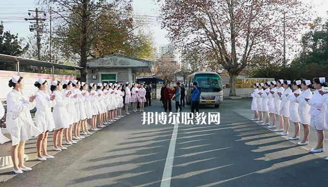 安徽淮南衛(wèi)生學校2022年報名條件、招生要求、招生對象