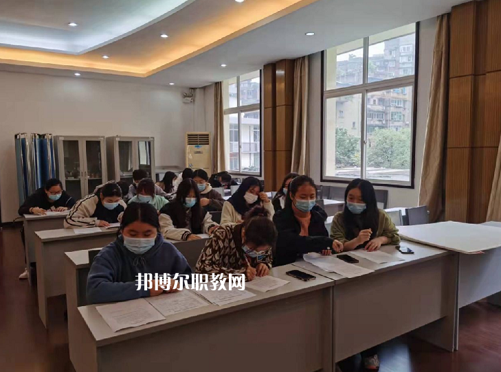 四川內(nèi)江醫(yī)科學(xué)校2022年學(xué)費(fèi)、收費(fèi)多少