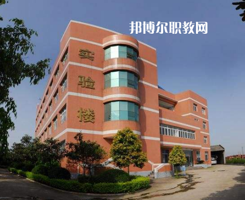 重慶渝東技工學(xué)校2022年報名條件、招生要求、招生對象