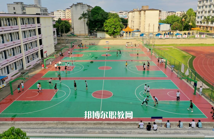 文山衛(wèi)生學(xué)校2022年學(xué)費(fèi)、收費(fèi)多少
